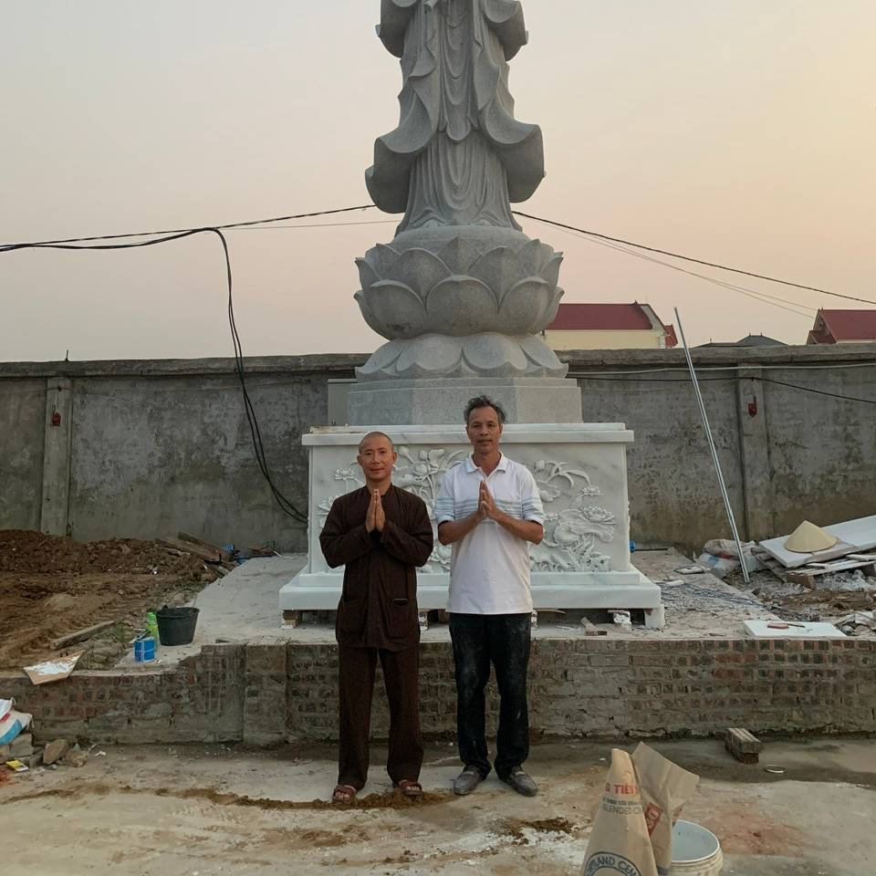 Alternative view of Tượng Phật Quan Âm.